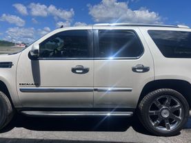 2011 CADILLAC ESCALADE SUV V8, FLEX FUEL, 6.2 LITER SPORT UTILITY 4D