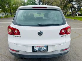 2010 VOLKSWAGEN TIGUAN SUV 4-CYL, TURBO, 2.0 LITER SE SPORT UTILITY 4D