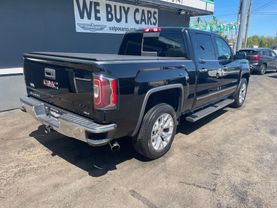 2018 GMC SIERRA 1500 CREW CAB PICKUP V8, ECOTEC3, 5.3 LITER SLT PICKUP 4D 5 3/4 FT