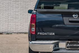 2017 NISSAN FRONTIER CREW CAB PICKUP V6, 4.0 LITER SV PICKUP 4D 5 FT
