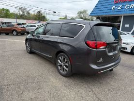 2019 Chrysler Pacifica - Image 8