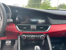 2018 Alfa Romeo Giulia - Image 13