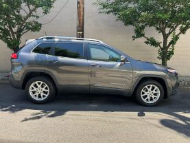2017 JEEP CHEROKEE SUV V6, 3.2 LITER LATITUDE SPORT UTILITY 4D