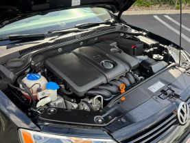 2012 VOLKSWAGEN JETTA - 5-CYL, PZEV, 2.5 LITER 2.5L SE SEDAN 4D