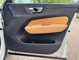 2020 VOLVO XC60 SUV 4-CYL, DRIVE-E, TURBO, 2.0 LITER T5 MOMENTUM SPORT UTILITY 4D
