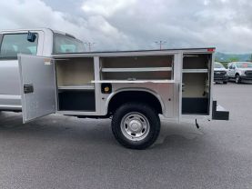 2017 FORD F350 SUPER DUTY CREW CAB 8FT KNAPHEIDE SERVICE BED TRUCK SERVICE/UTILITY TRUCKS V8, FLEX FUEL, 6.2 LITER XL PICKUP 4D 8 FT - Eddies Auto Sales
