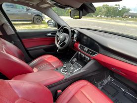 2018 Alfa Romeo Giulia - Image 26