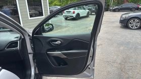 2019 Jeep Cherokee - Image 22