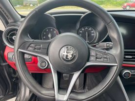 2018 Alfa Romeo Giulia - Image 10