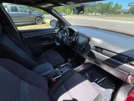 2018 Mitsubishi Outlander - Image 19