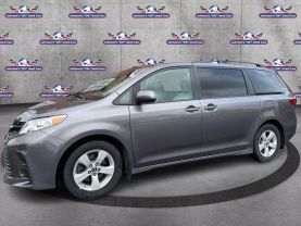 2018 TOYOTA SIENNA VAN V6, 3.5 LITER LE MINIVAN 4D