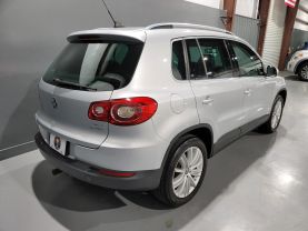 2011 Volkswagen Tiguan - - Image 3