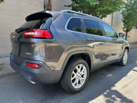 2017 JEEP CHEROKEE SUV V6, 3.2 LITER LATITUDE SPORT UTILITY 4D