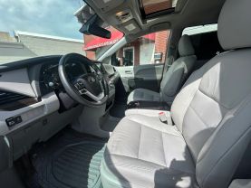 2018 TOYOTA SIENNA VAN V6, 3.5 LITER XLE MINIVAN 4D