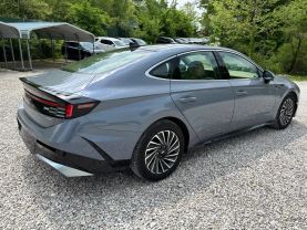 2024 HYUNDAI SONATA HYBRID SEDAN 4-CYL, HYBRID, GDI, 2.0 LITER LIMITED SEDAN 4D at T&T Repairables - used car dealership in Spencer, Indiana.