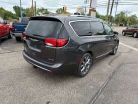 2019 Chrysler Pacifica - Image 6
