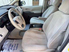 2011 TOYOTA SIENNA