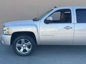 2013 CHEVROLET SILVERADO 1500 CREW CAB PICKUP V8, FLEX FUEL, 5.3 LITER LT PICKUP 4D 5 3/4 FT