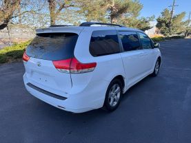 2011 TOYOTA SIENNA