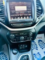2015 JEEP CHEROKEE SUV V6, 3.2 LITER TRAILHAWK SPORT UTILITY 4D
