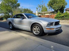 2005 FORD MUSTANG DELUXE CONVERTIBLE 2D
