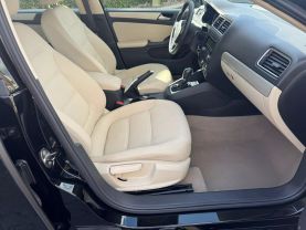 2012 VOLKSWAGEN JETTA - 5-CYL, PZEV, 2.5 LITER 2.5L SE SEDAN 4D