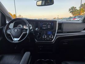 2015 Toyota Sienna - Image 17