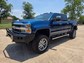 2017 CHEVROLET SILVERADO 2500 HD CREW CAB PICKUP V8, TURBO DIESEL, 6.6 LITER LTZ PICKUP 4D 6 1/2 FT
