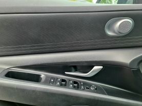 2023 Hyundai Elantra - Image 18
