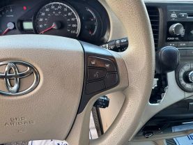 2011 TOYOTA SIENNA