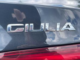 2018 Alfa Romeo Giulia - Image 18