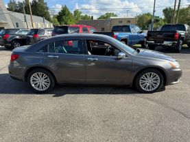 2014 Chrysler 200 - Image 5