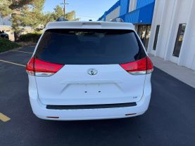 2011 TOYOTA SIENNA