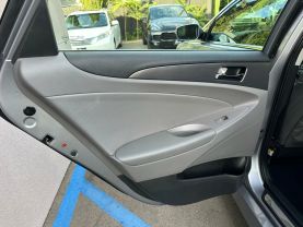 2015 HYUNDAI SONATA SEDAN 4-CYL, HYBRID, 2.4 LITER HYBRID LIMITED SEDAN 4D