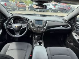 2017 Chevrolet Malibu - Image 11