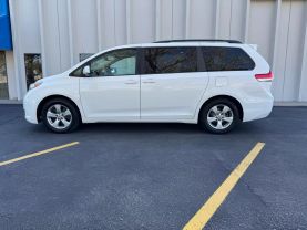 2011 TOYOTA SIENNA