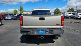 2001 GMC SIERRA 2500 HD CREW CAB PICKUP V8, TURBO DIESEL, 6.6L SHORT BED