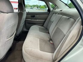 2004 FORD TAURUS SEDAN V6, 3.0 LITER SE SEDAN 4D