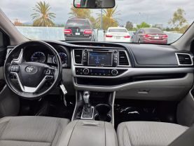 2017 Toyota Highlander - Image 15