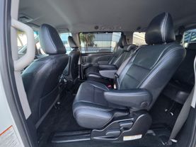 2015 Toyota Sienna - Image 11
