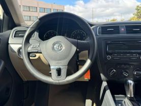 2012 VOLKSWAGEN JETTA - 5-CYL, PZEV, 2.5 LITER 2.5L SE SEDAN 4D
