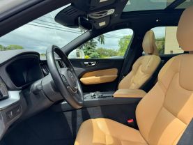 2020 VOLVO XC60 SUV 4-CYL, DRIVE-E, TURBO, 2.0 LITER T5 MOMENTUM SPORT UTILITY 4D