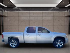 2013 CHEVROLET SILVERADO 1500 CREW CAB PICKUP V8, FLEX FUEL, 5.3 LITER LT PICKUP 4D 5 3/4 FT