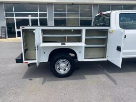 2019 FORD F250 SUPER DUTY CREW CAB 8FT KNAPHEIDE SERVICE BED TRUCK SERVICE/UTILITY TRUCKS V8, 6.2 LITER XL PICKUP 4D - Eddies Auto Sales