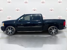 2009 CHEVROLET SILVERADO 1500 CREW CAB PICKUP V8, FLEX FUEL, 5.3 LITER XFE PICKUP 4D 5 3/4 FT