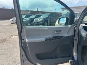 2018 TOYOTA SIENNA VAN V6, 3.5 LITER XLE MINIVAN 4D