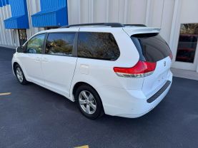 2011 TOYOTA SIENNA