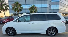 2015 Toyota Sienna - Image 8