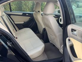 2012 VOLKSWAGEN JETTA - 5-CYL, PZEV, 2.5 LITER 2.5L SE SEDAN 4D