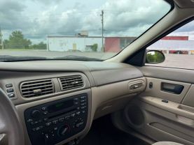 2004 FORD TAURUS SEDAN V6, 3.0 LITER SE SEDAN 4D